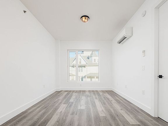 3rd image of 890 E 34th St #2B