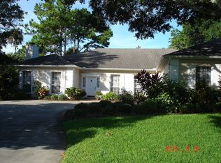 2351 Kings Point Dr, Largo, FL 33774