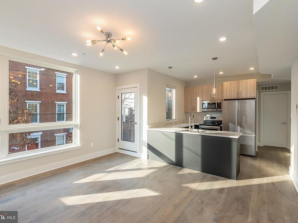 1st image of 920 N 15th St #2