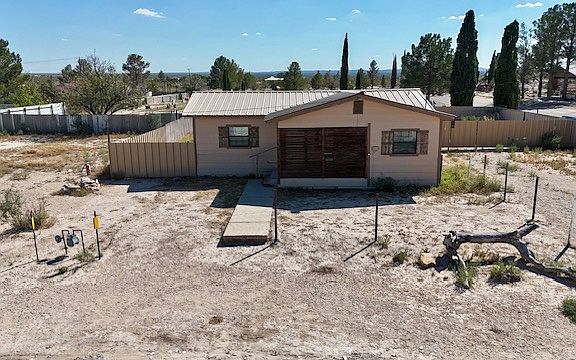 2nd image of 407 W El Paso St