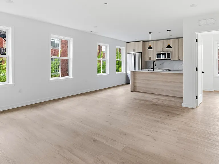 209 New St #2G — Photo 1