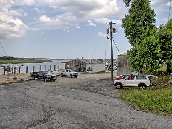 3rd image of 3110 River Dr