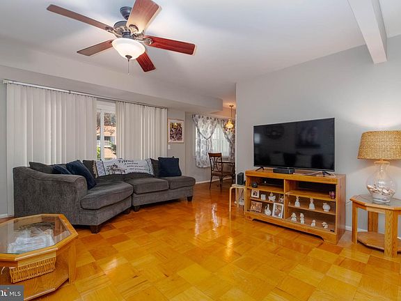 3rd image of 211 Crocker Dr APT B