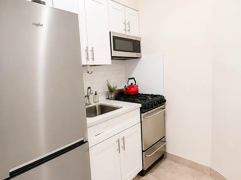 158 W 76th St #A — Photo 4