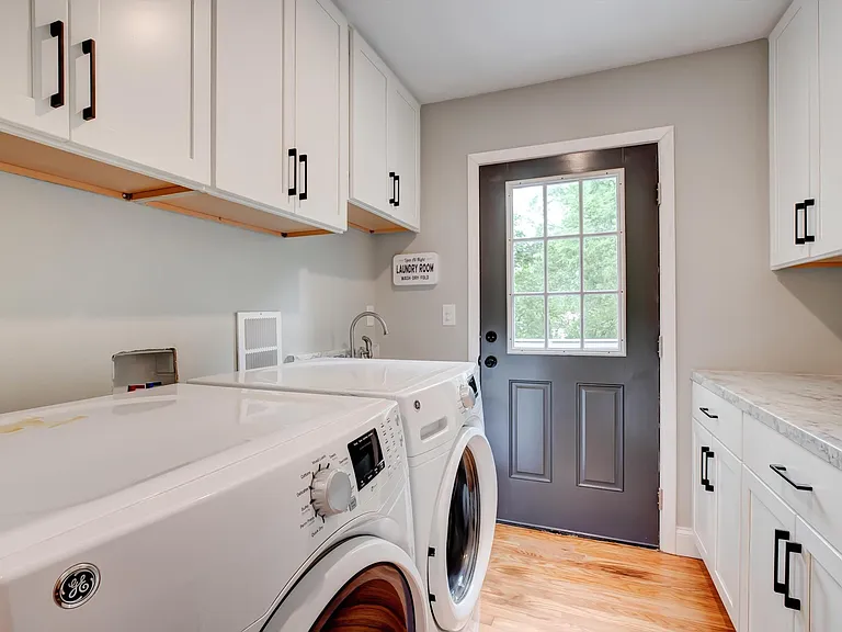 1301 Glenoaks Dr — Photo 9