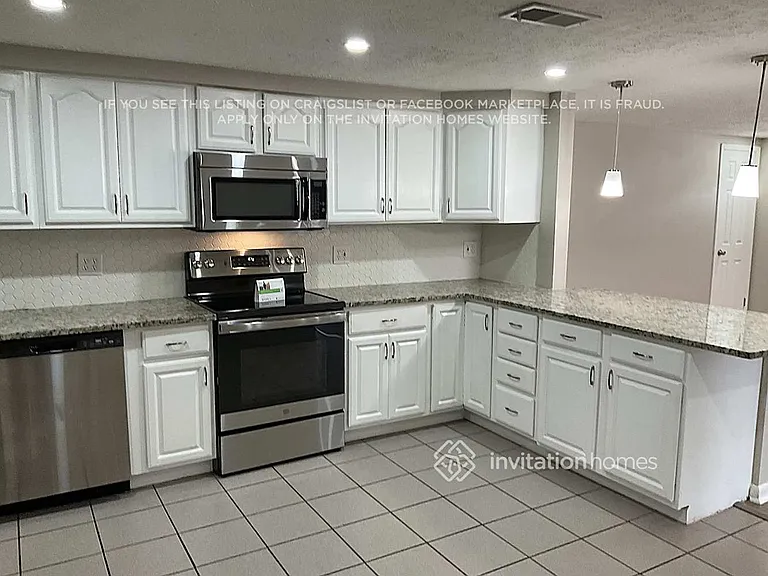 6837 Greenwich Ave — Photo 4