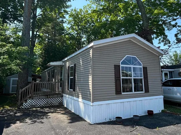 604 Shadywood St, Elk Rapids, MI 49629