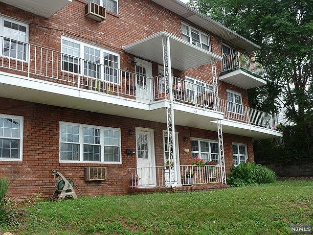 2nd image of 419 Paterson Ave