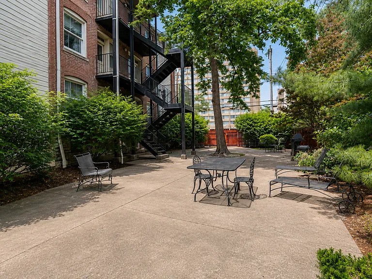 705 Interdrive — Photo 3