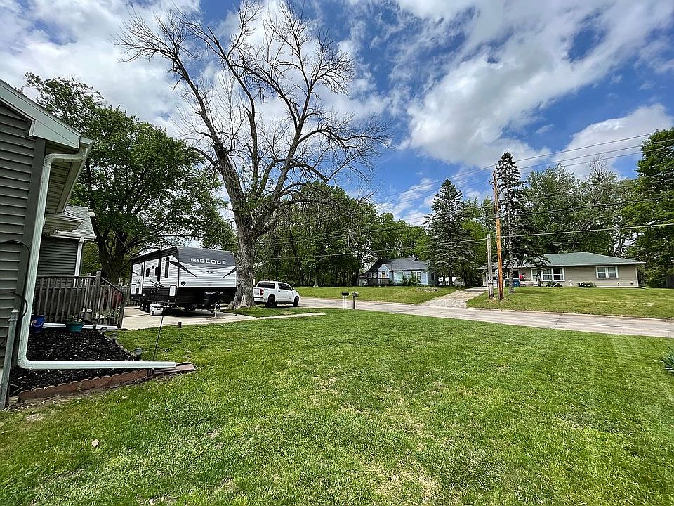 2nd image of 1632 Newell St