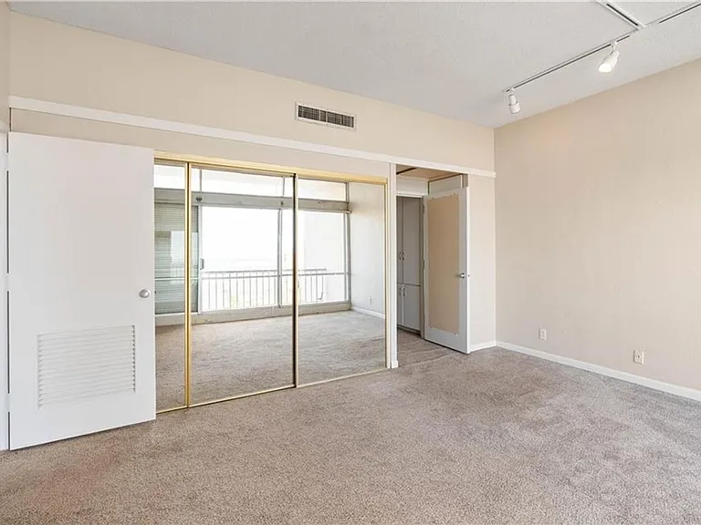 4600 Ocean Dr #906 — Photo 11