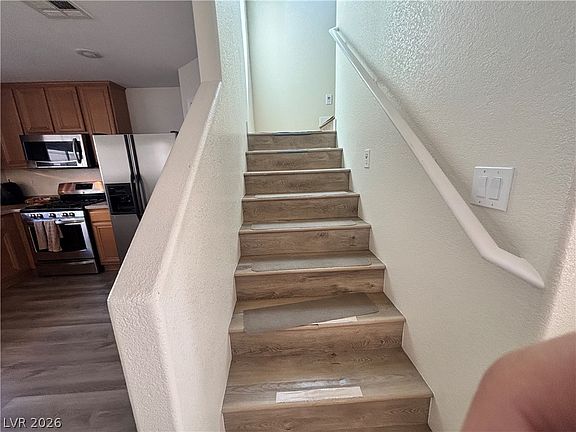 5th image of 586 Brinkburn Point Ave