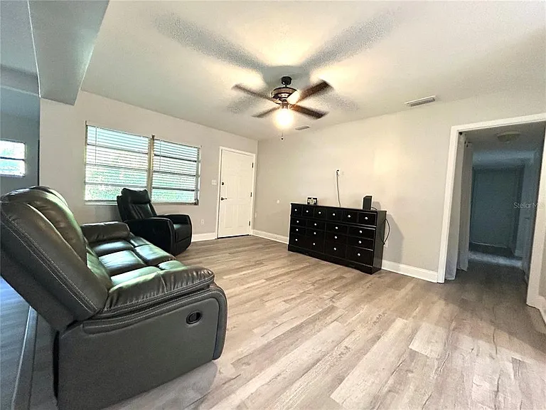 3919 SW 21st St — Photo 4