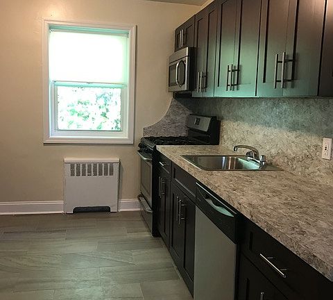 5th image of 434 Howard Ave APT 1B