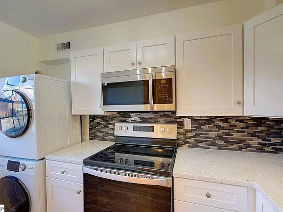 4th image of 2530 E North St #11