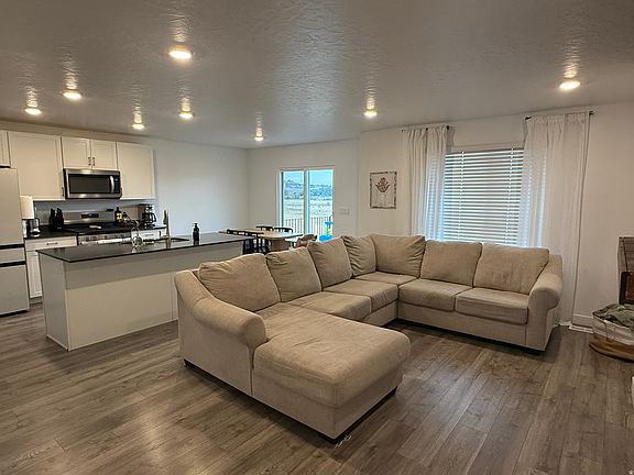 5th image of 1206 W Hidden Spring Dr