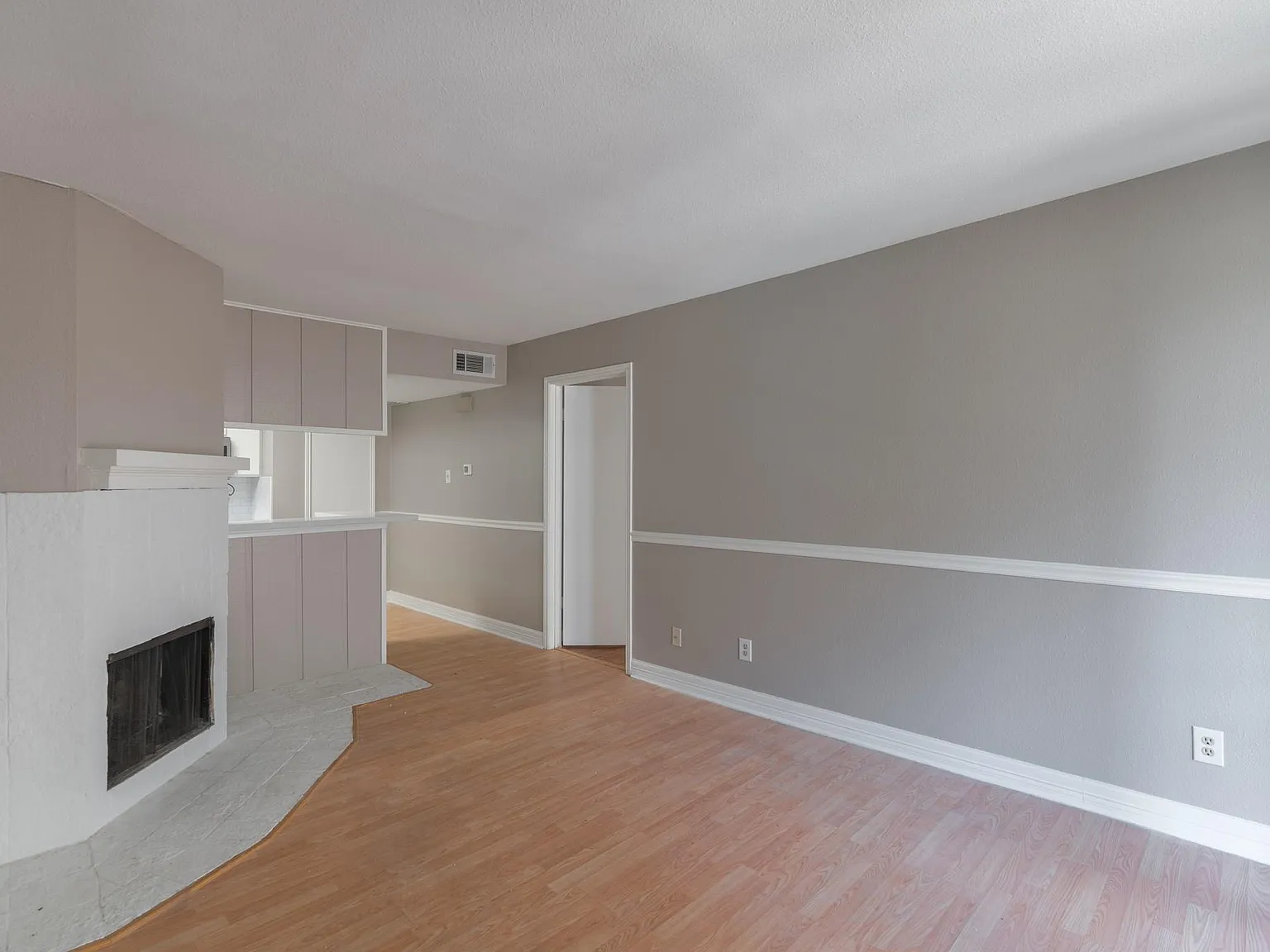 1 bed, 1.0 bath, 598 sqft, $1,075 — Photo 2