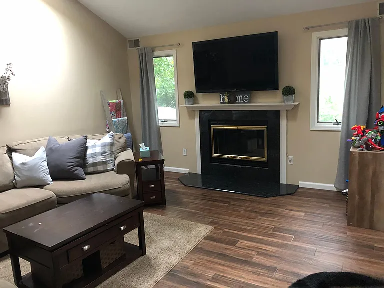 881 Linden Ave — Photo 6