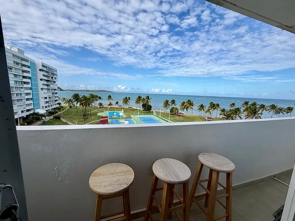 1 bed, 1.0 bath, 700 sqft, $1,000 — Photo 2