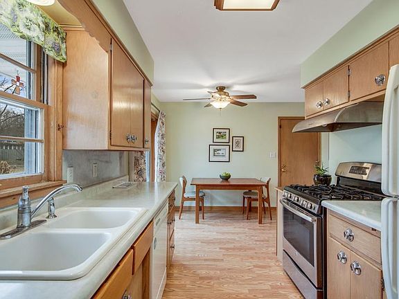 5th image of 1402 Clarmar Ave
