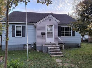 121 E Locust St, Sumner, IL 62466