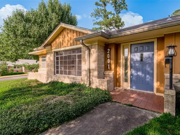 2001 Avenue Q, Huntsville, TX 77340