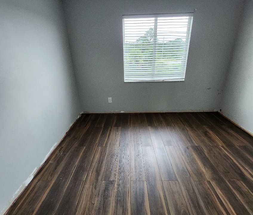 1st image of 823 Eisenhower Blvd