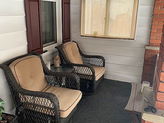 3rd image of 828 Cowan Ave