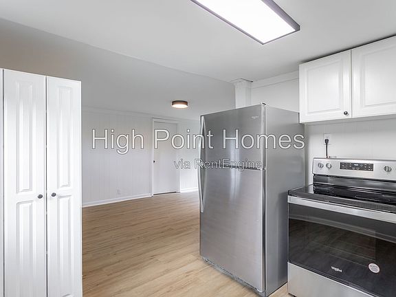 3rd image of 3405 6th Ave #2