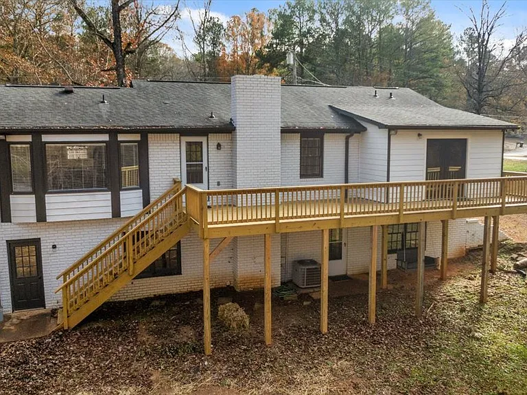 1040 Brookwood Dr — Photo 4