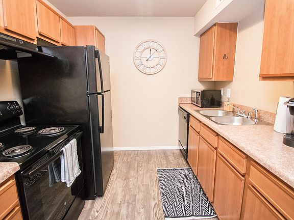 4th image of 102 NW Woodmoor Ct APT 13