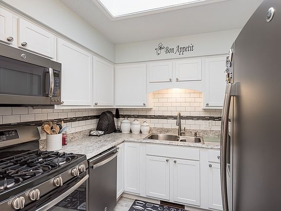 3rd image of 405 Morningside Dr Unit 405