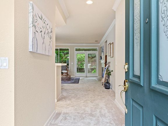 5th image of 207 Creekside Street