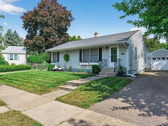 2nd image of 1871 Morgan Ave