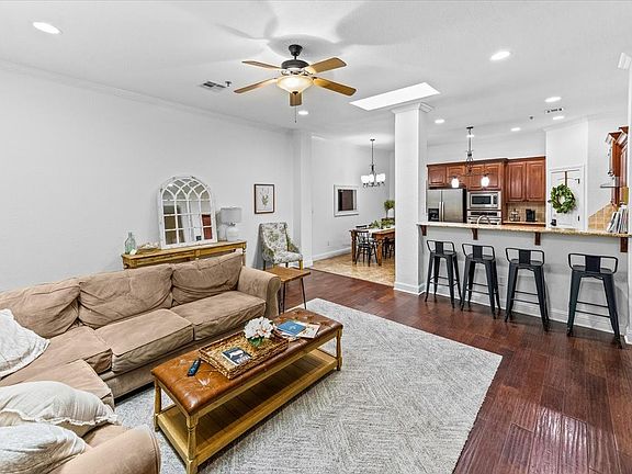 4th image of 721 Austin Ave #B