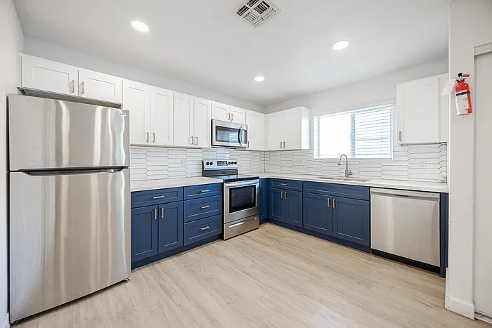 719 N 12th Ave #4 — Photo 8