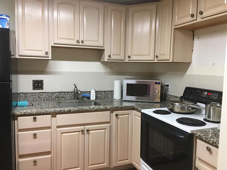 1 Colonial Village Dr #10 — Photo 2