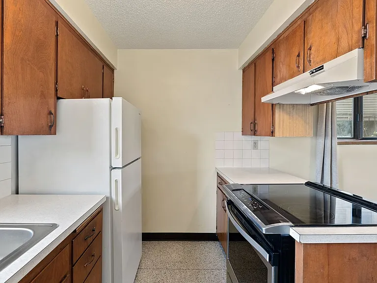 511 E Augusta Ave — Photo 7