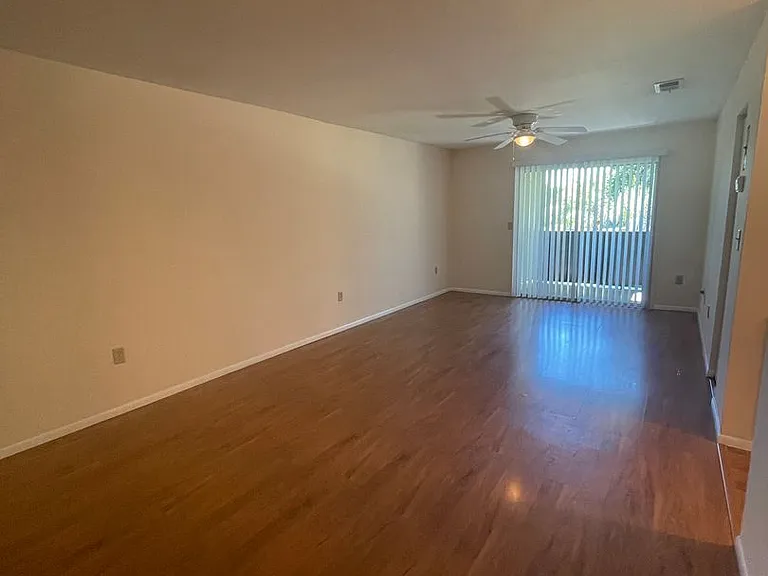 926 Lake Destiny Rd #G — Photo 2