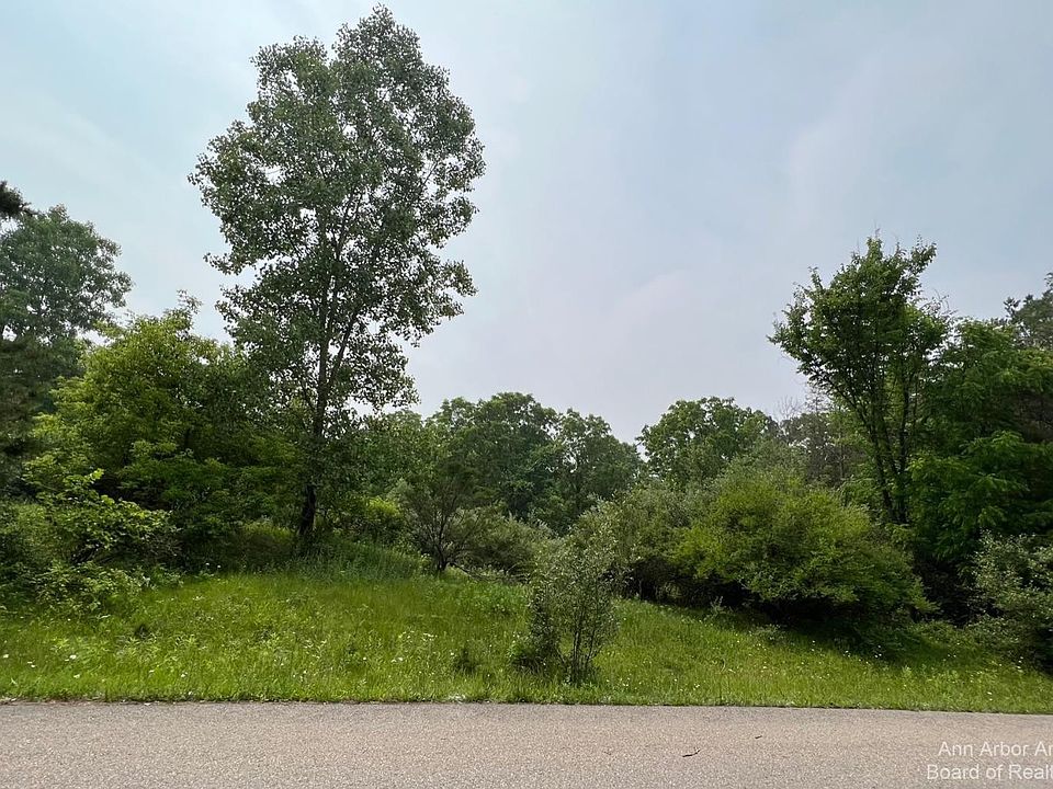 2nd image of 3360 Woodhill Cir