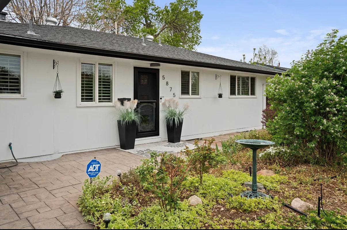 3 bed, 2240 sqft, $3,300 — Photo 3