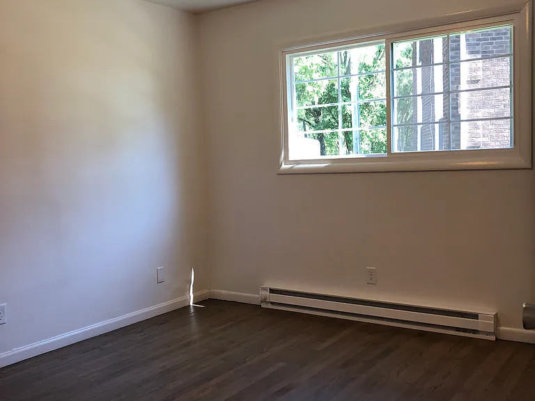 303 Wilshire Dr #2 — Photo 10