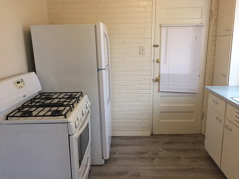 Charming Nob Hill 1 Bedroom with Private Garage — Photo 28