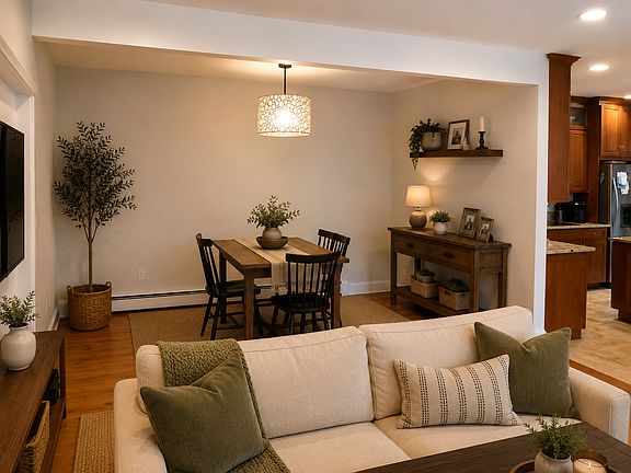 4th image of 33 Mystic St #2