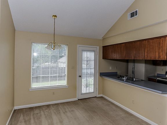 3rd image of 2795 Maryland Cir W