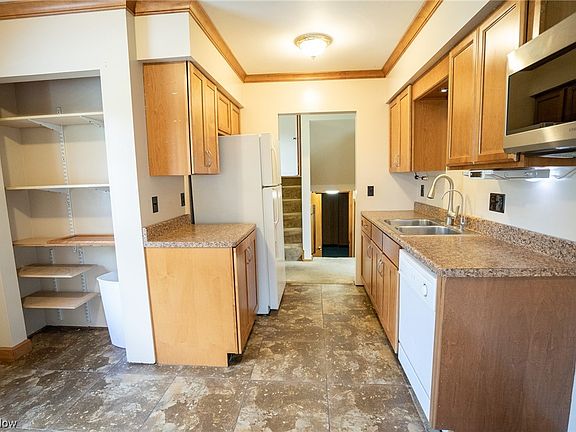 3rd image of 5369 Willow Crest Ave