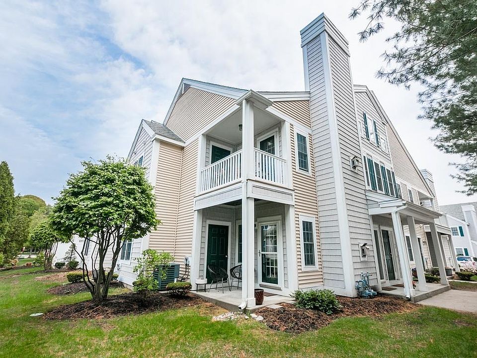 1st image of 43 Village Dr #43