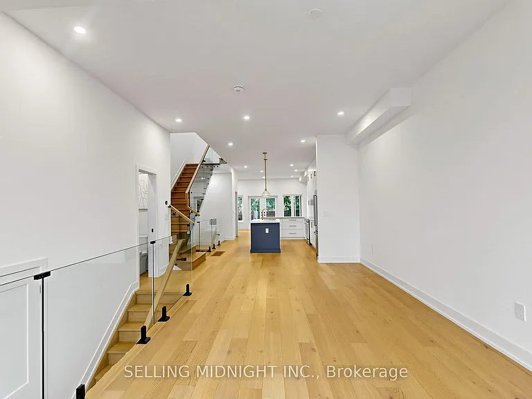 42 Guthrie Ave — Photo 6