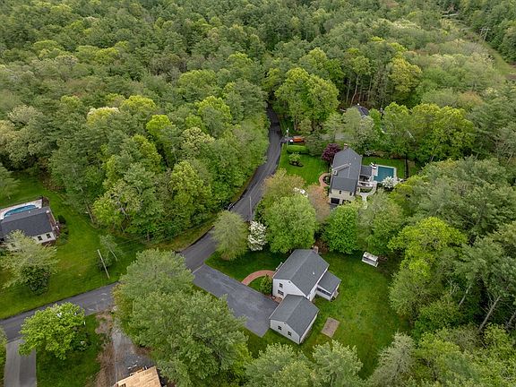 5th image of 8 Riverbend Ln