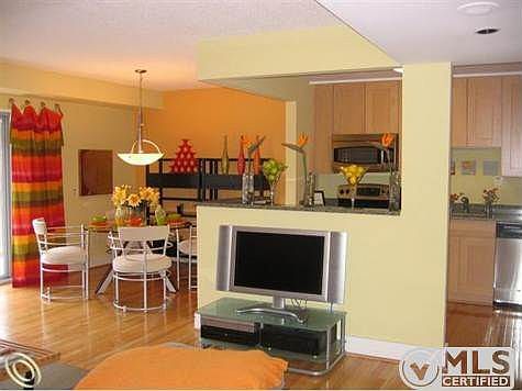 Living Area 1.JPG